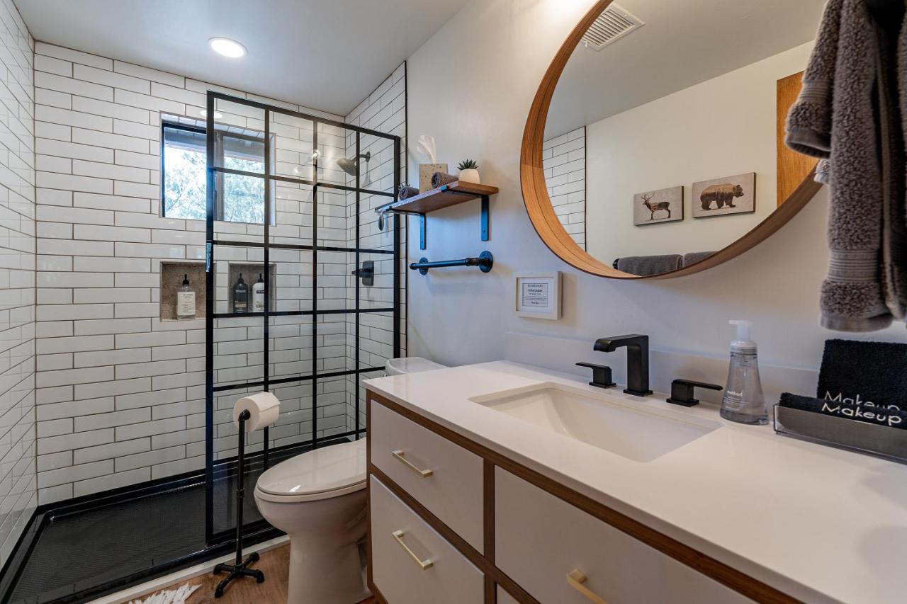 The Pine House - Cozy Mid-Century Modern, Pet-Friendly Exterior foto