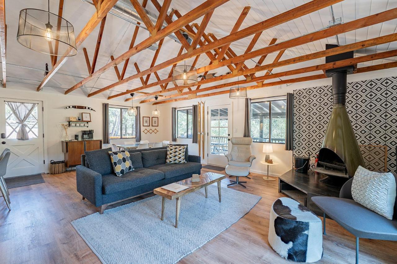 The Pine House - Cozy Mid-Century Modern, Pet-Friendly Exterior foto