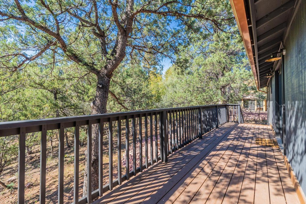 The Pine House - Cozy Mid-Century Modern, Pet-Friendly Exterior foto